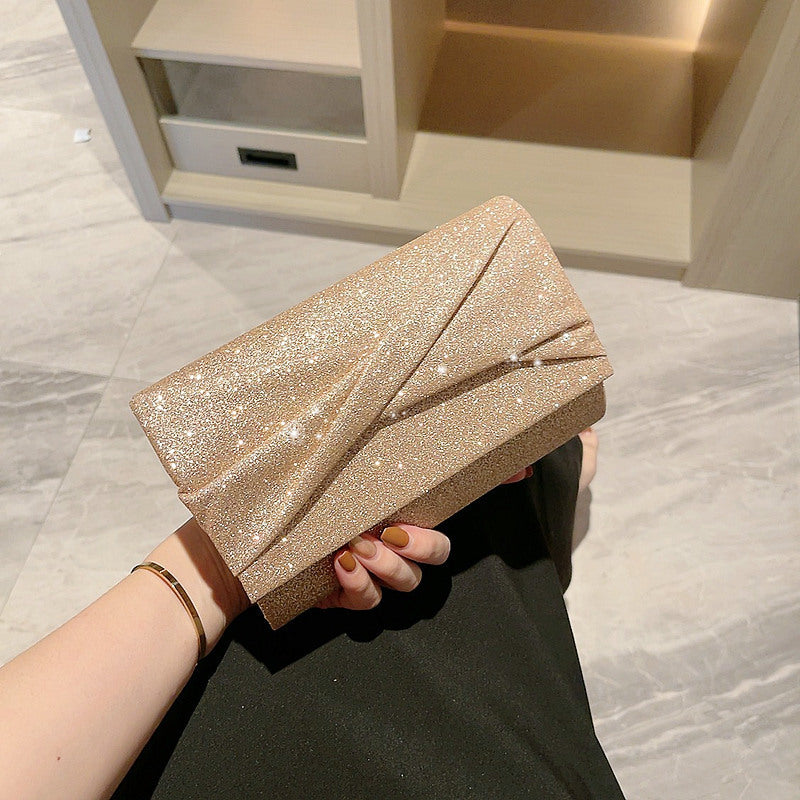 Pochette enveloppe tendance dorée